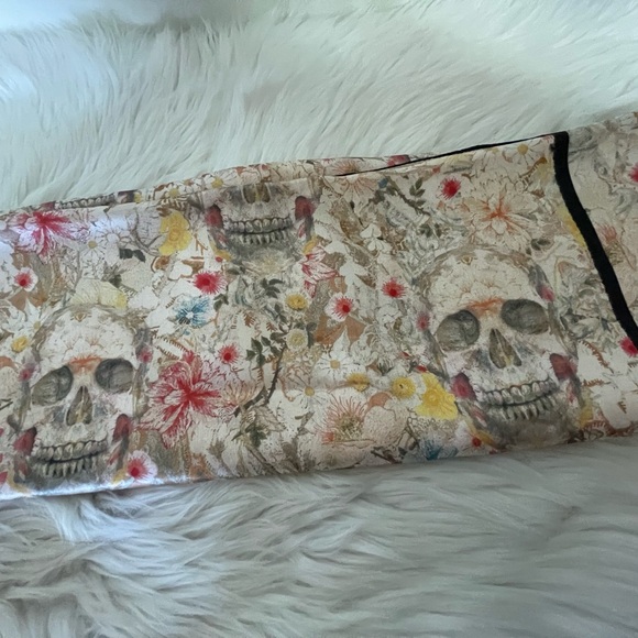 Alexander McQueen Silk wrap/Shawl. - Picture 11 of 16